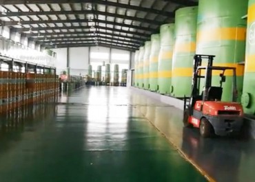 標(biāo)準(zhǔn)潤滑油生產(chǎn)車間